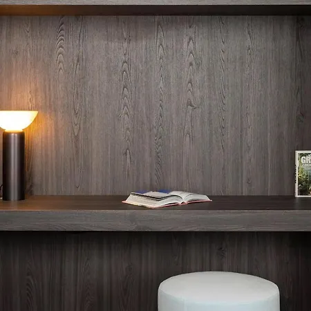 Flat Apartment *